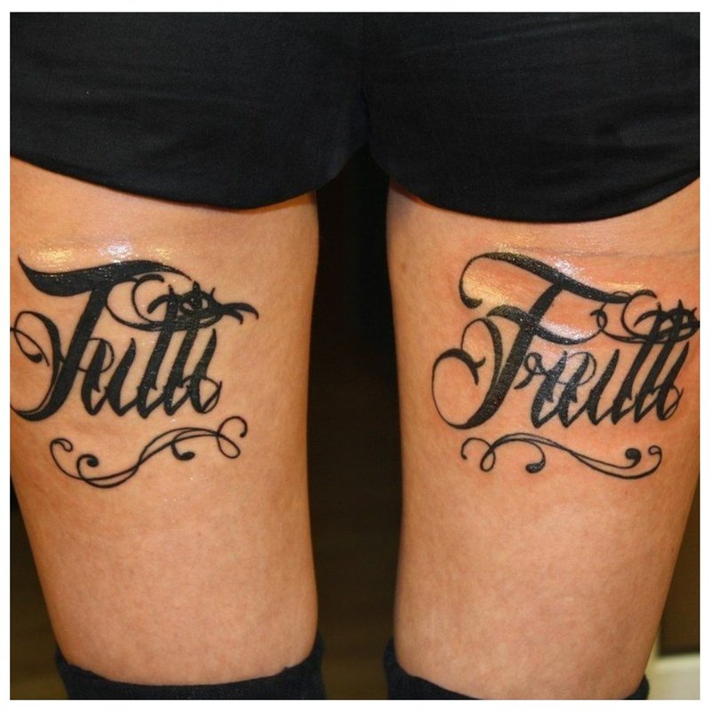 Monogramme gothique pour tatouage