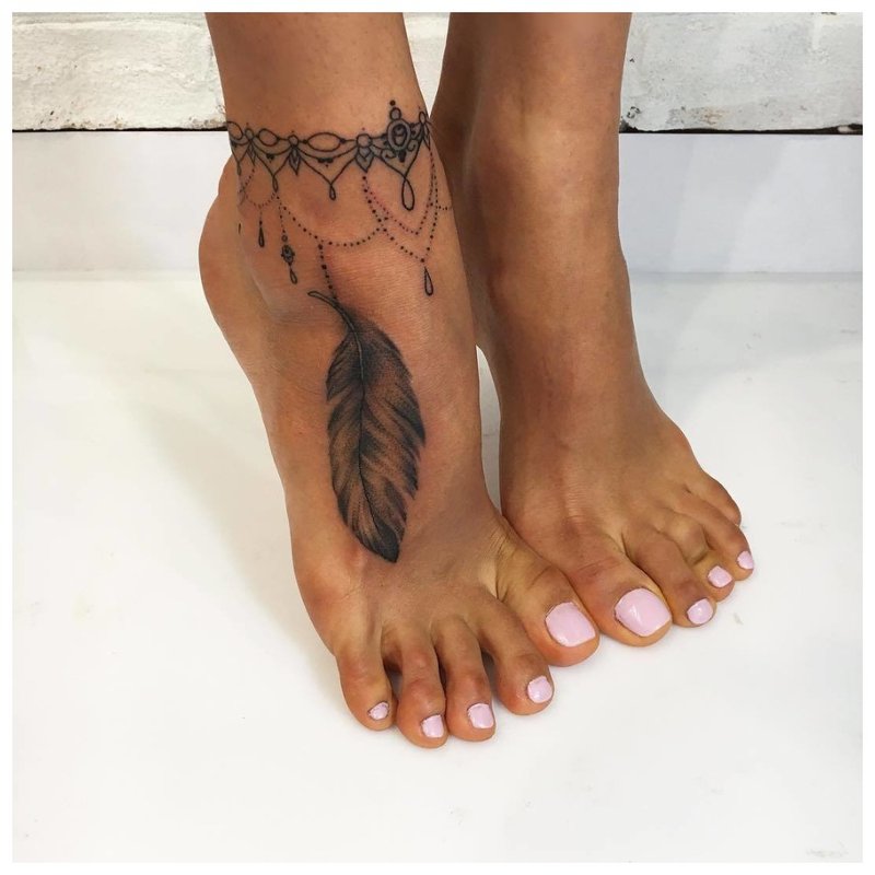 Татуировка гривна за крака