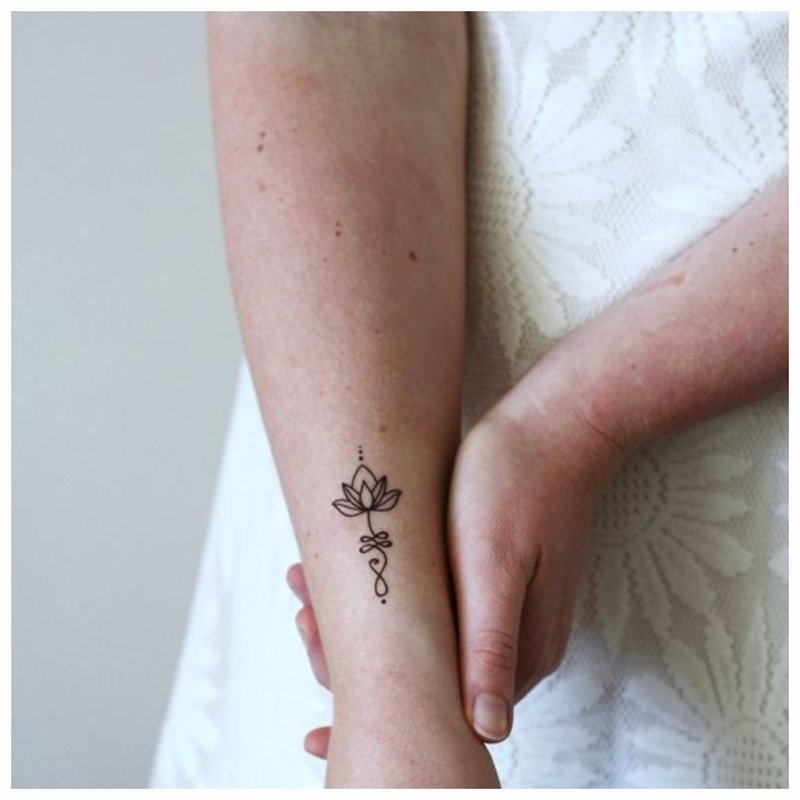 Татуировка символ