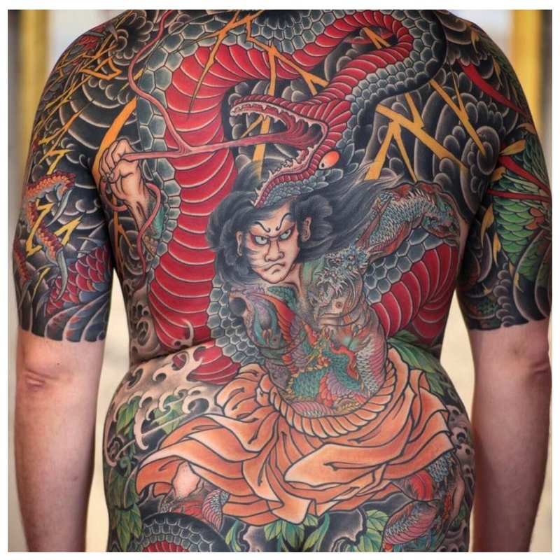 Technika orientalnego tatuażu pleców