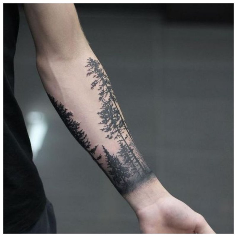 Tatuaż krajobraz człowieka pod ręką