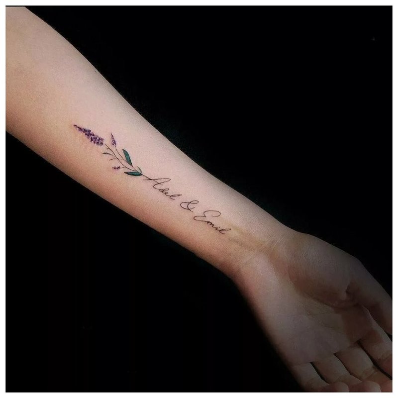 Tatuiruotės užrašas ant riešo