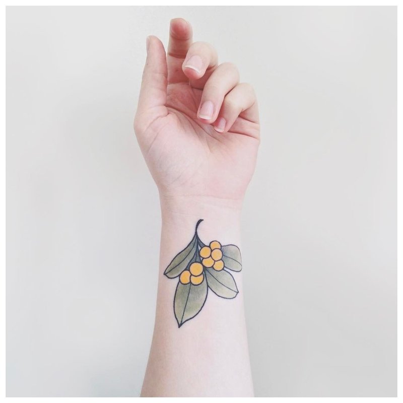 Leaf - tattoo op de pols