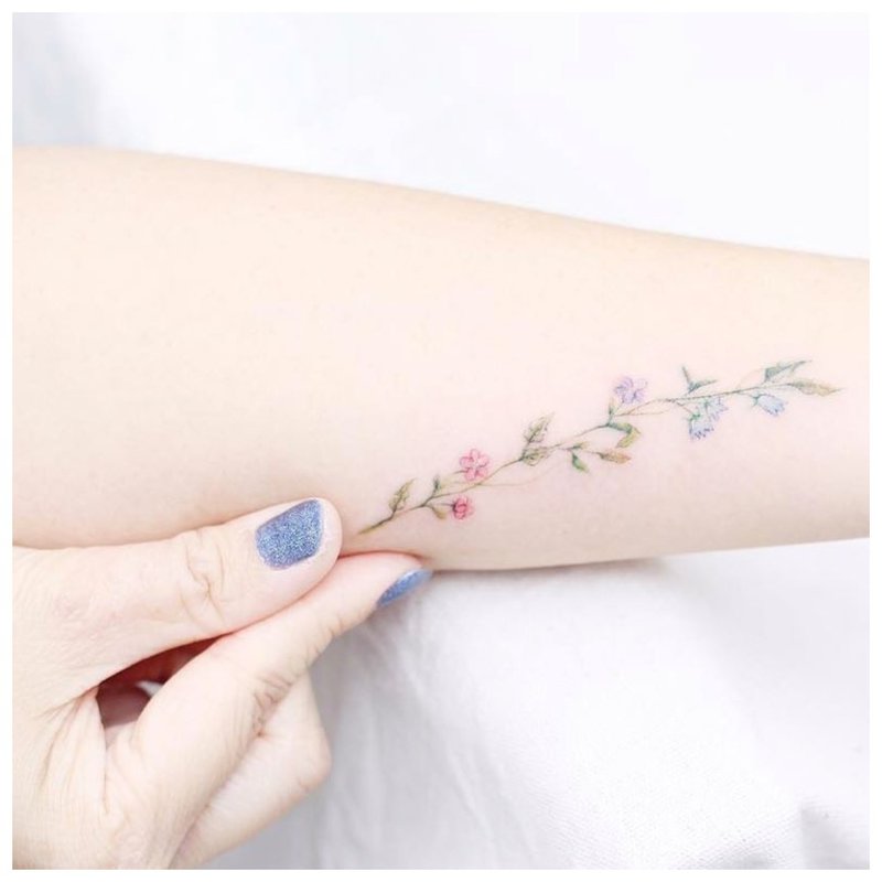 Татуировка на цветя