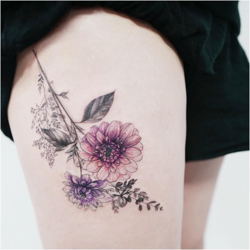 Original tatovering med blomster
