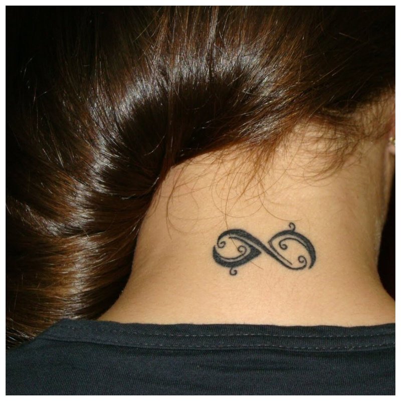Tatuaż znak nieskończoności