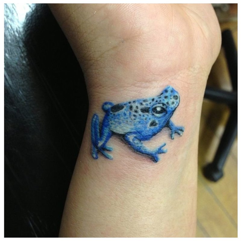 Frog 3D - tatuaż na nadgarstku