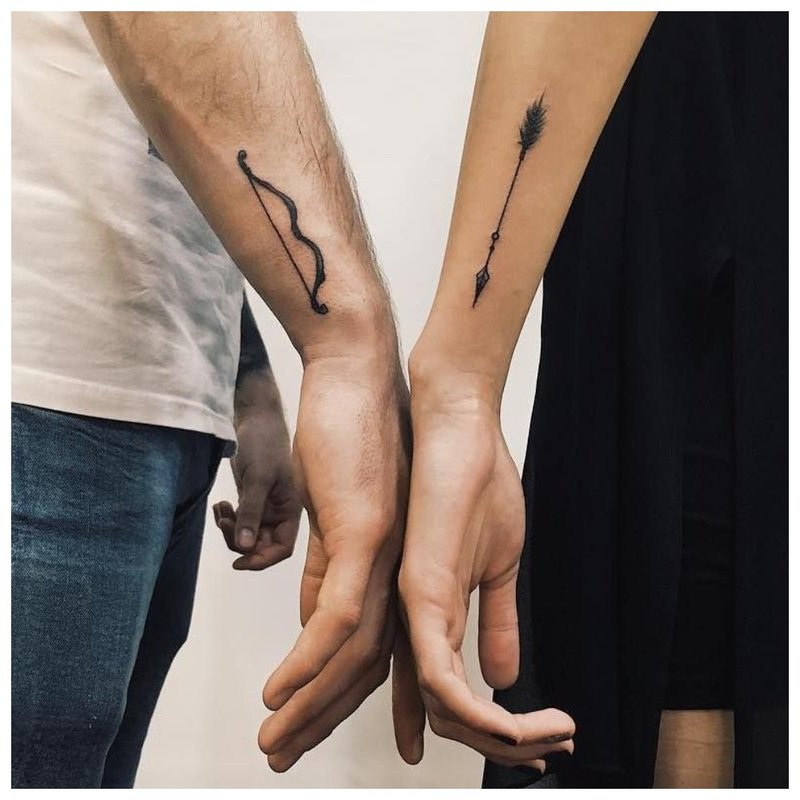 Meilės poros tatuiruotė ant rankos