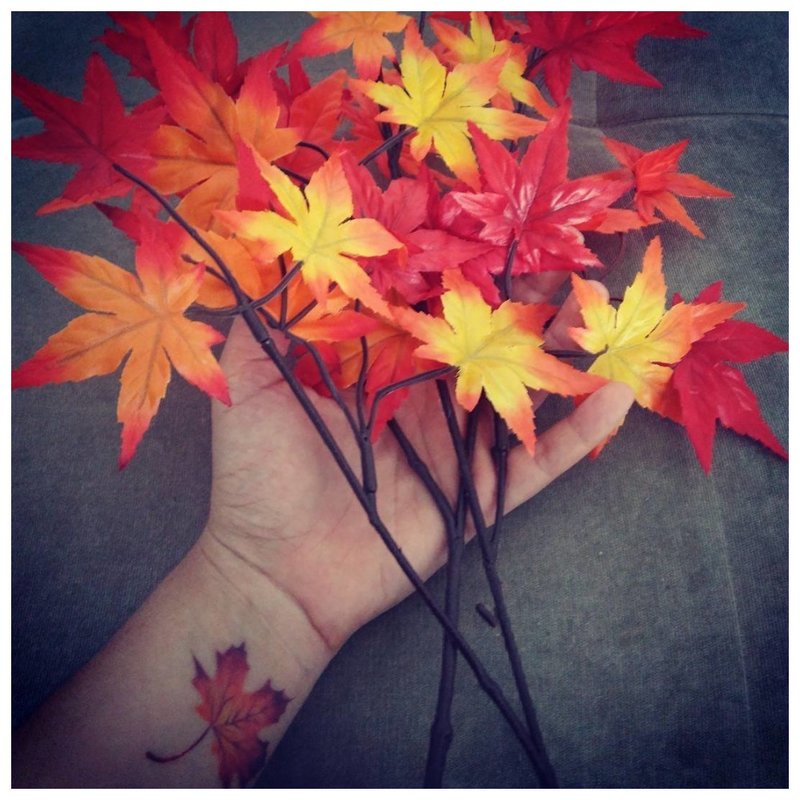 ورقة الخريف - وشم جميل