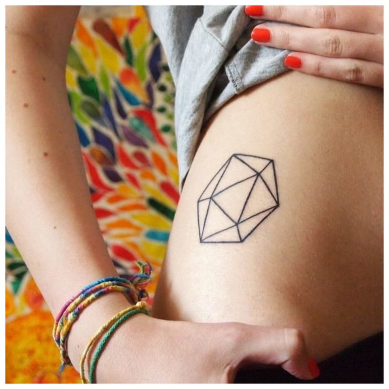 Figura geometryczna - tatuaż