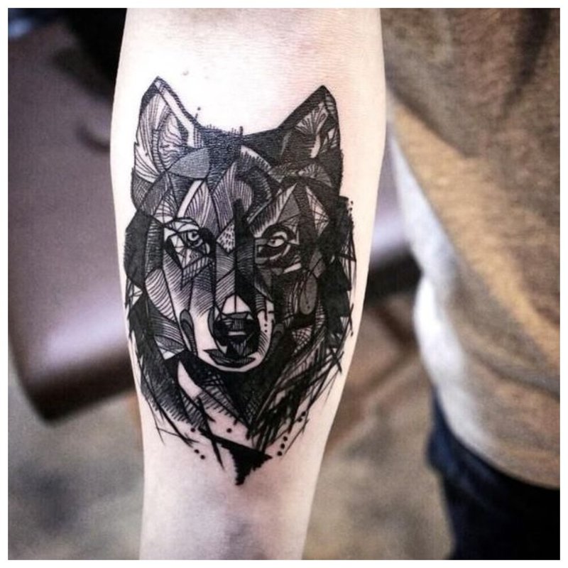 Vilko tatuiruotė ant vyro rankos