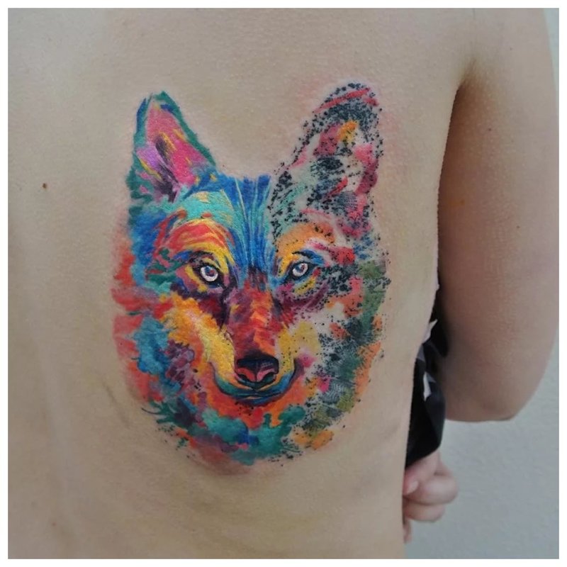 Tatouage de loup aquarelle