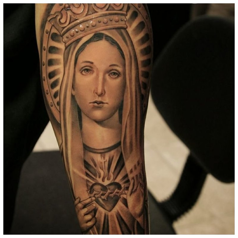 Mergelės Marijos tatuiruotė