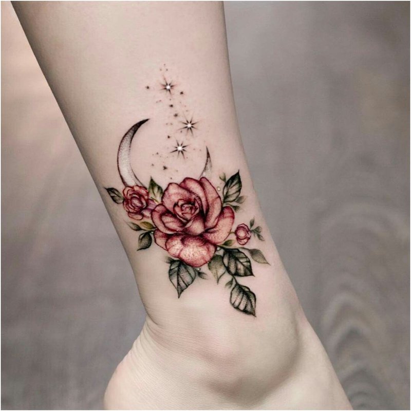 Rožių tatuiruotė ant kojos