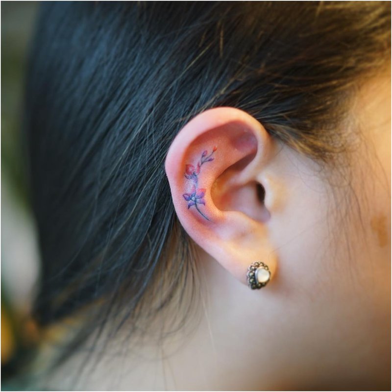 Tatuaj de ureche îngrijit