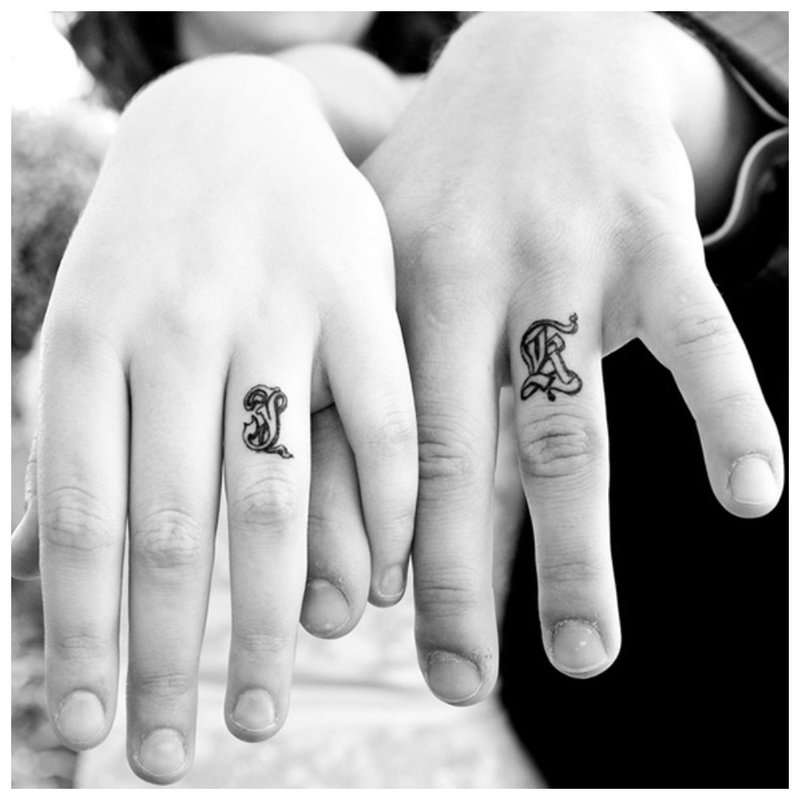 Párové tetování pro muže a ženu na paži