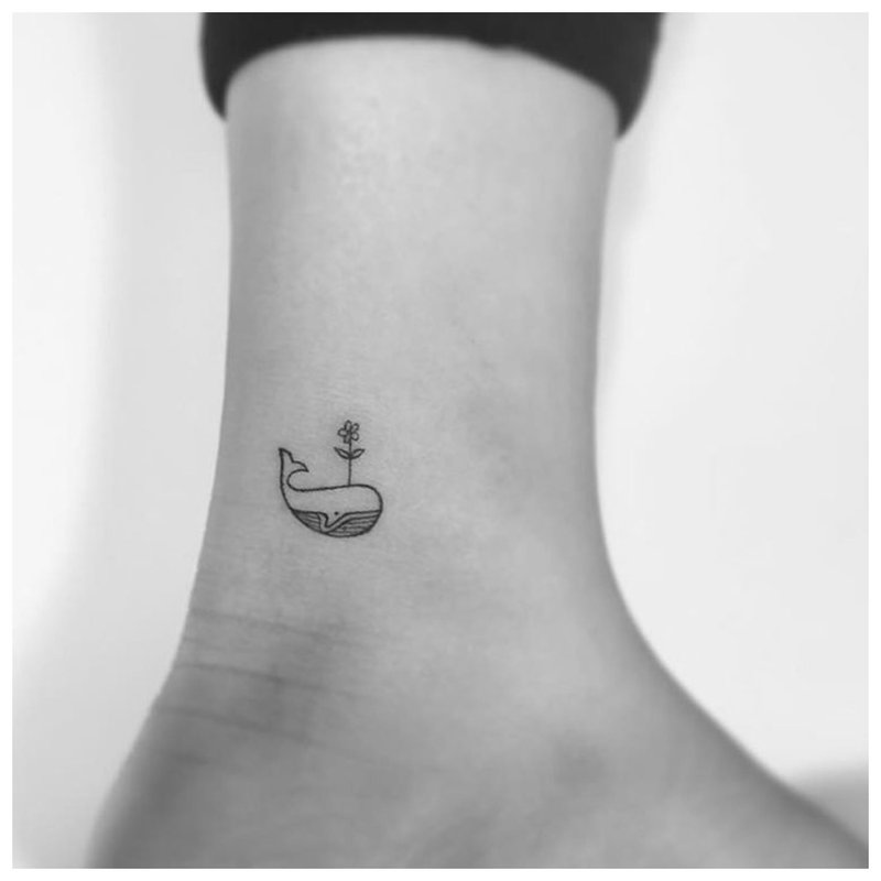 Mini tatuaż wieloryba