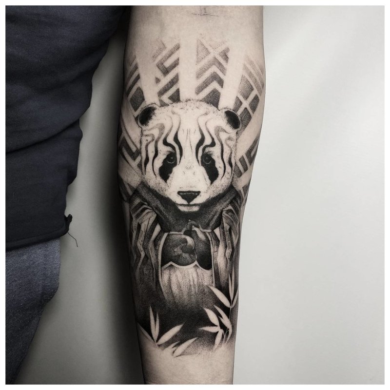 Gyvūno tatuiruotė ant vyro dilbio