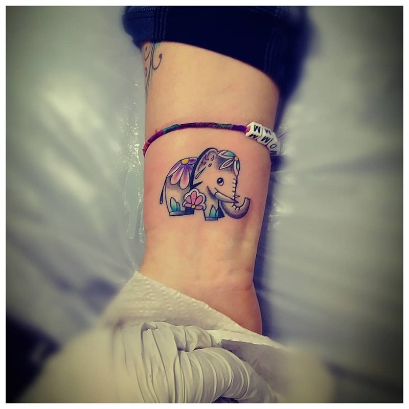 Elephant - krásne tetovanie na rukách