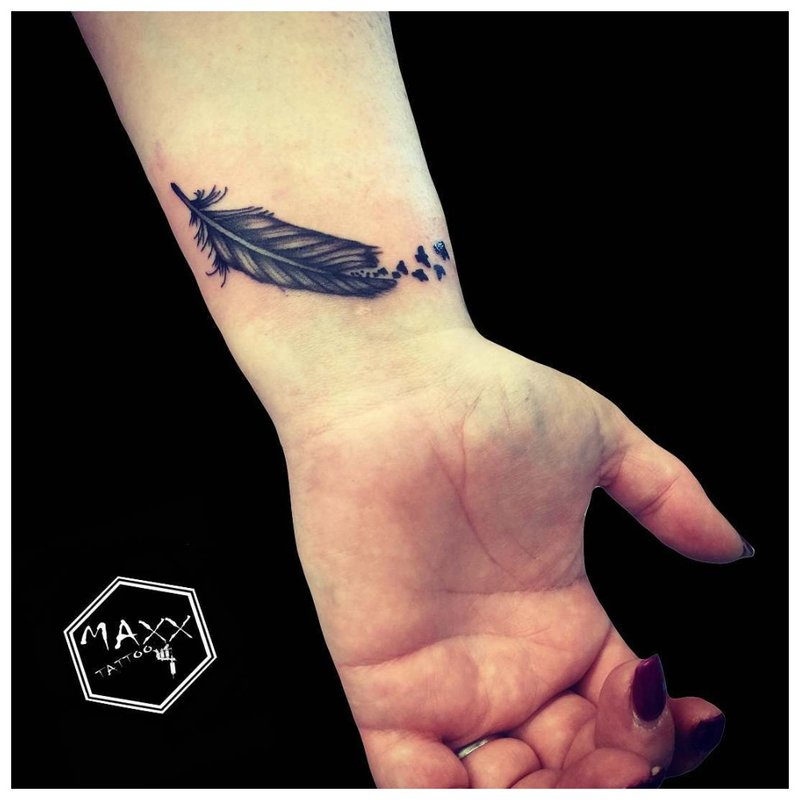 Татуировки на пера и птици