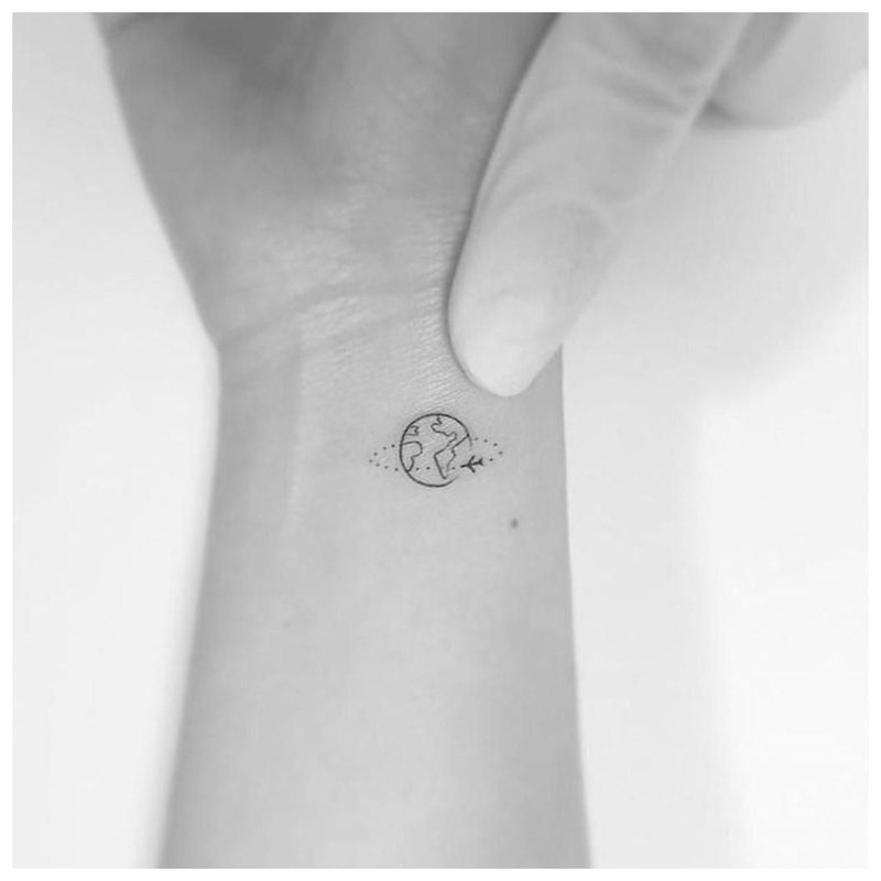 Planet mini-tatoeage