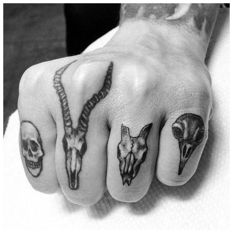 Malé prst tetování