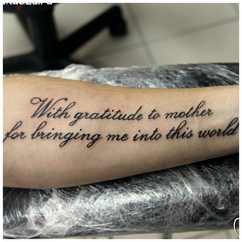 Ręka napis tatuaż