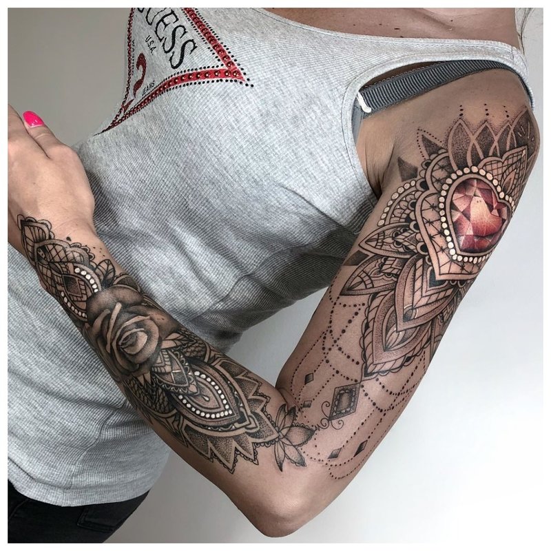 Tetoválás lány