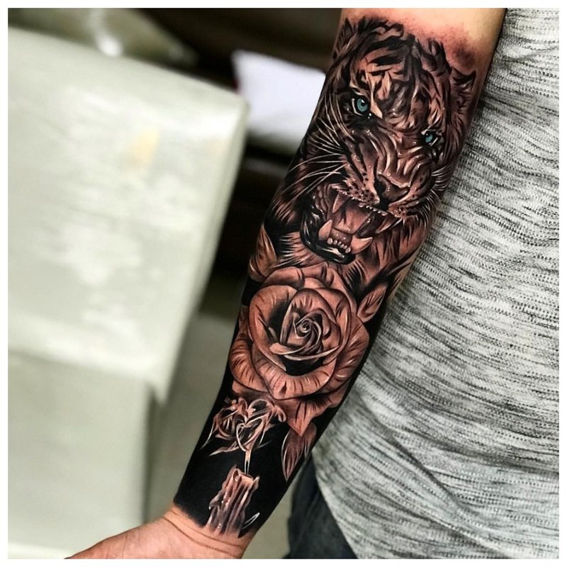 3D tetování na paži chlapa