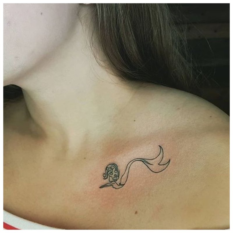 Kis csukló tetoválás
