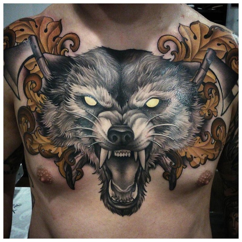 Dühös farkas - tetoválás az ember egész mellére