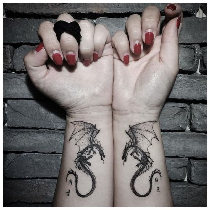 Drakonai - originali tatuiruotė