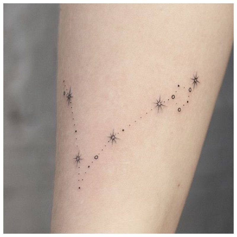 Motyw kosmiczny na tatuaż