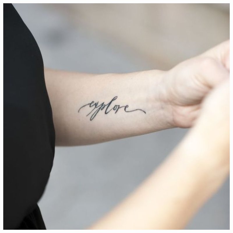 Skånsom tatovering på armen