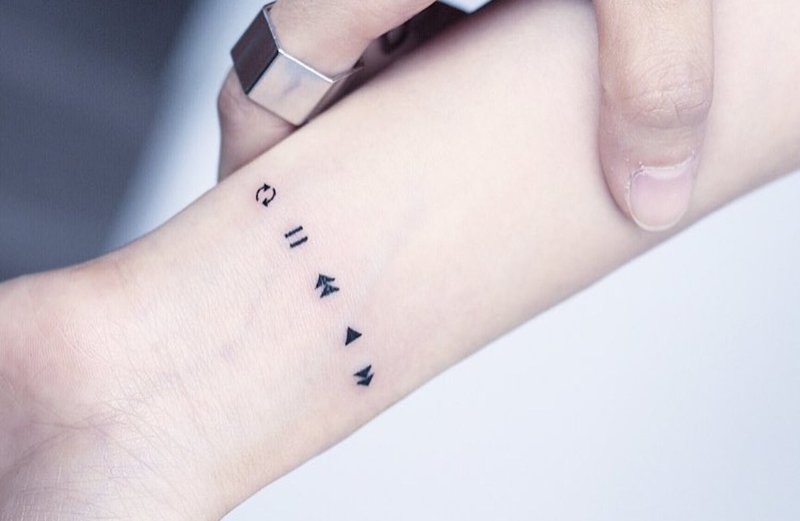 Mini riešo tatuiruotė