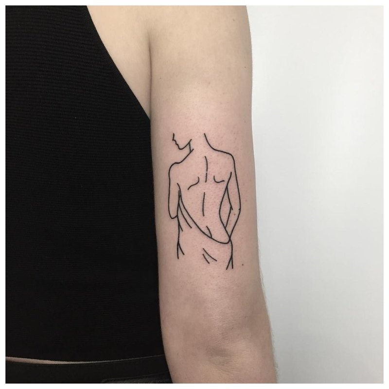 Tatuaj contur cu silueta unei fete