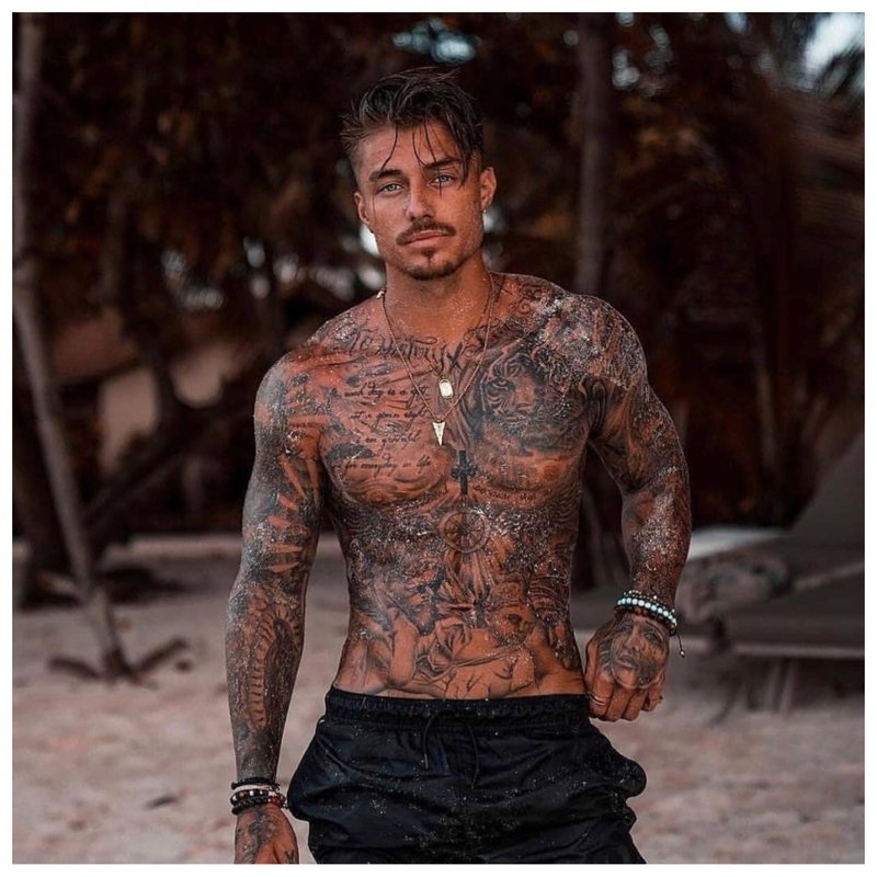 Татуировки върху тялото на мъже на известни личности