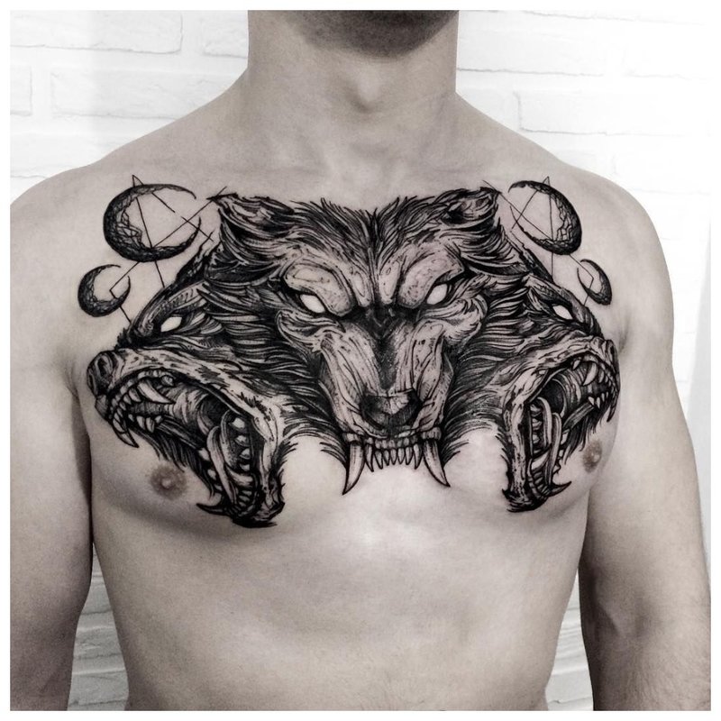 Zvířecí téma tetování muž na hrudi