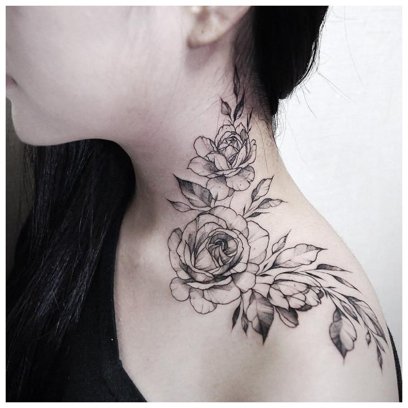 Krásne tetovanie na krku