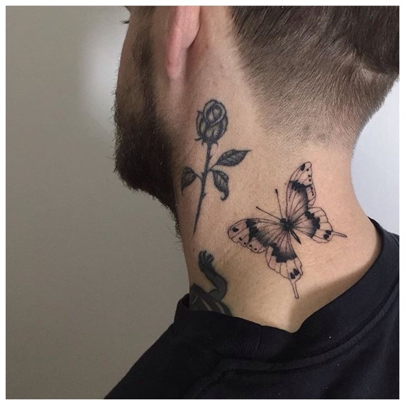 Цвете и пеперуда - татуировка на шията на мъж