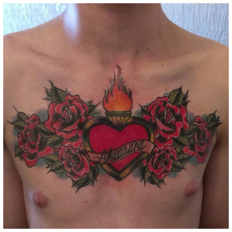 Heldere bloemen - een tatoeage op de borst van een man