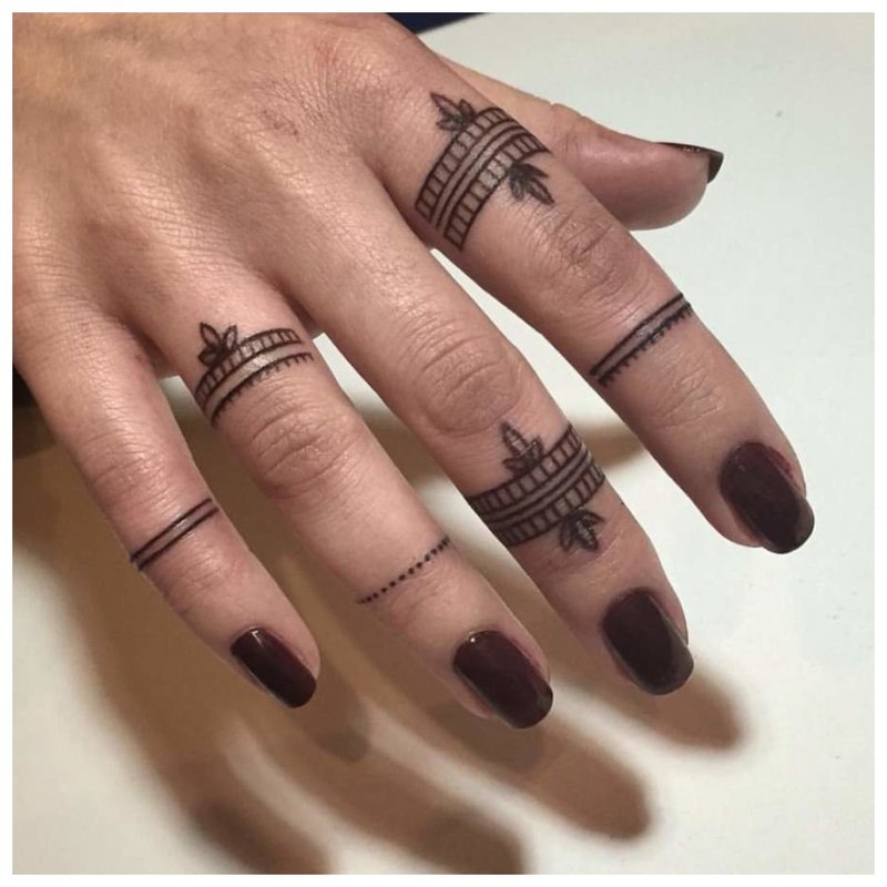 Finger tatovering