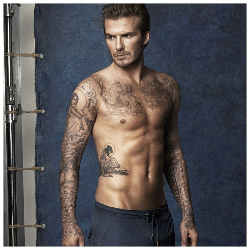 Beckham - tatuaż na klatce piersiowej