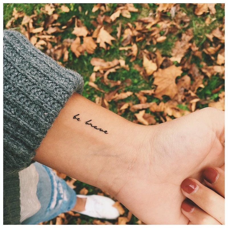 Mini tetoválás felirat Legyen bátor
