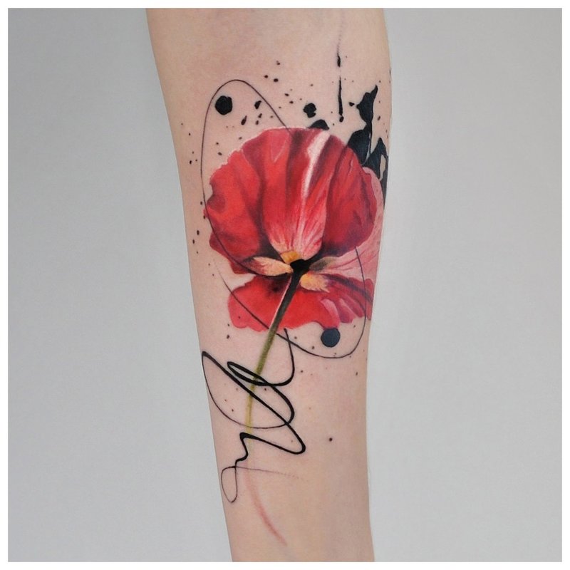 Akvarelės aguonų tatuiruotė