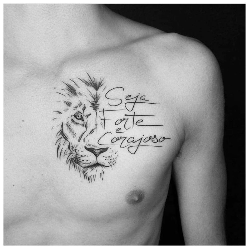 Liūto tatuiruotė ant vyro krūtinės