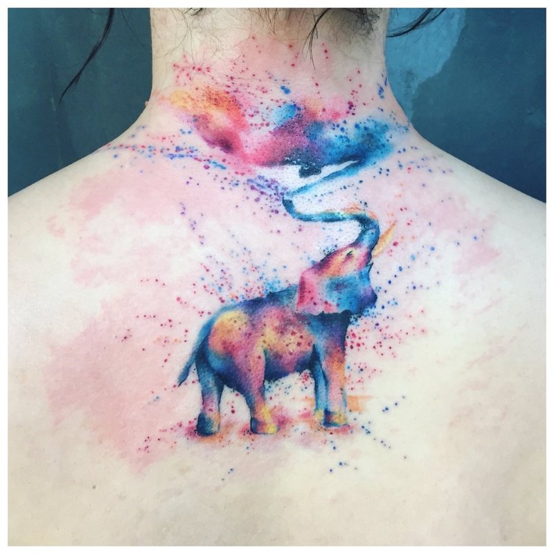 Akvarell tatovering med elefant