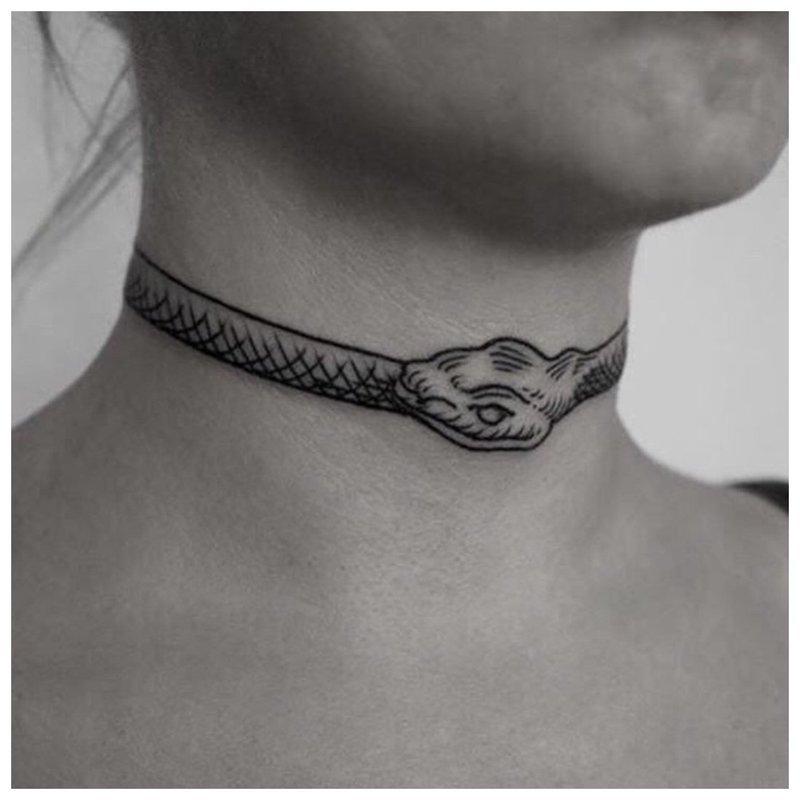 Meisje slang tattoo