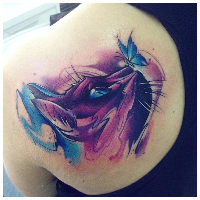 Akvarell tetoválás macska és pillangó