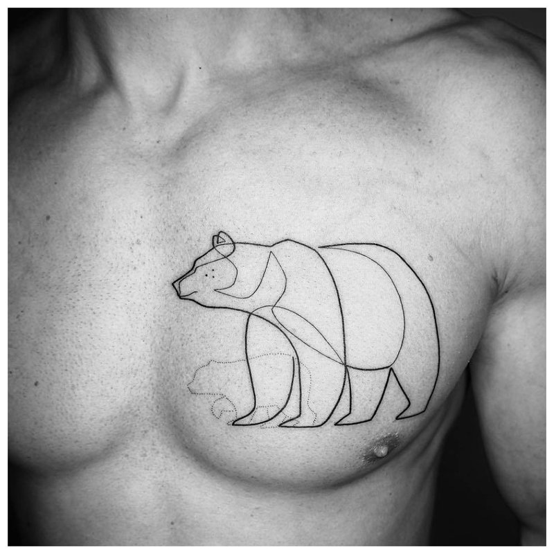 Animalistic tetování na hrudi muže